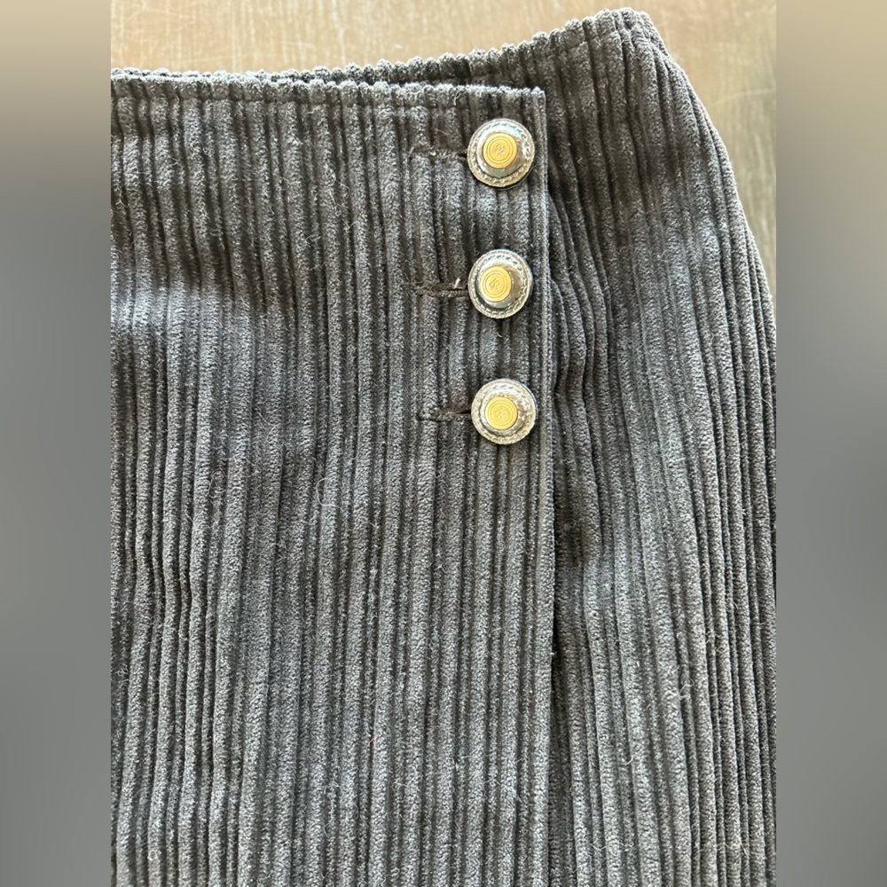 Vintage black wrap-around corduroy skirt - Picture 4 of 11